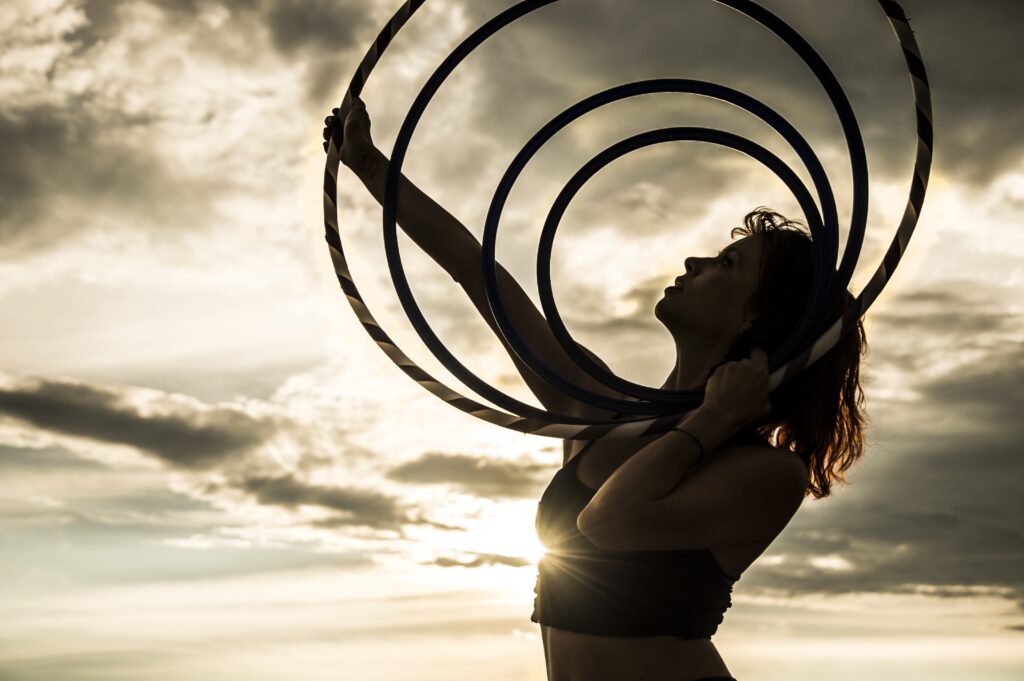 Foto von Nina Hönes Hula Hoops Geometrie Foto mit Sonnenuntergang