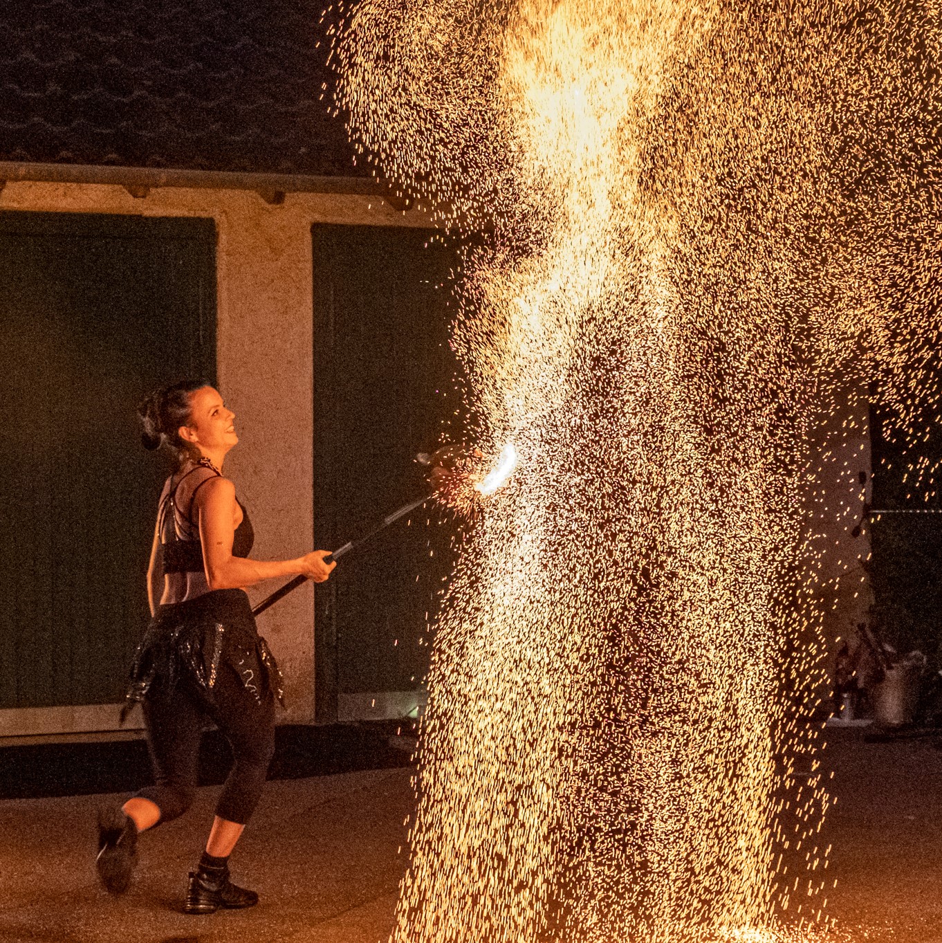 Funkenregen Feuershows mit Miigaa