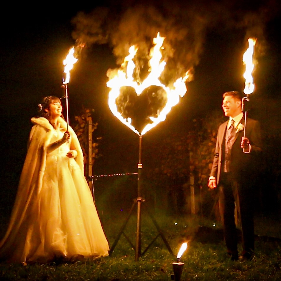 Hochzeitsfeuershow mit brennendem Herz von Miigaa