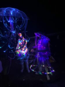 Leuchtwesen Walking Act von Christiane Meyer