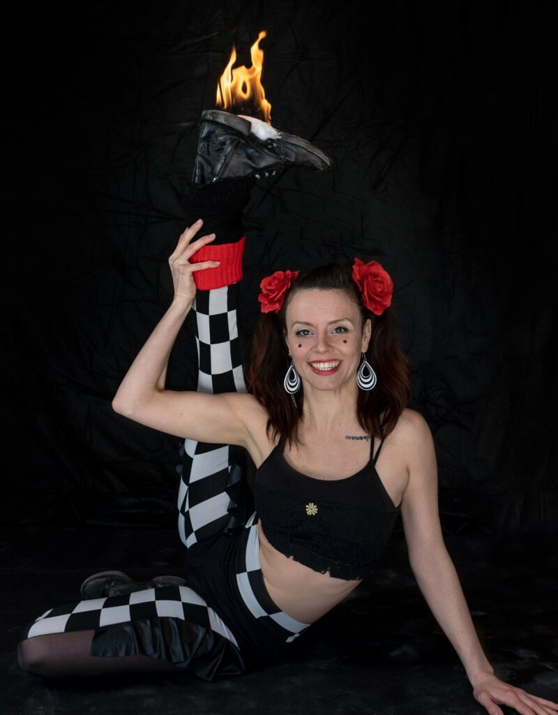 Feuer auf den Füssen tragen mit Christiane Meyer (Miigaa) Foto von Michael Groll