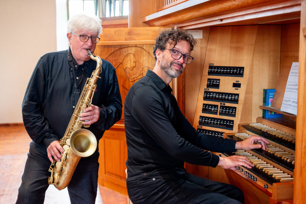 Tanz-O-Sax, Ein Trio das Konzerte für alle Sinne gibt. Getanzte Konzerte mit Orgel, Saxophon und Performance von Rolf Most, Thomas Meyer und Christiane Meyer Foto von Syliva Bechle Tanz-O-Sax, Ein Trio das Konzerte für alle Sinne gibt. Getanzte Konzerte mit Orgel, Saxophon und Performance von Rolf Most, Thomas Meyer und Christiane Meyer Foto von Syliva Bechle