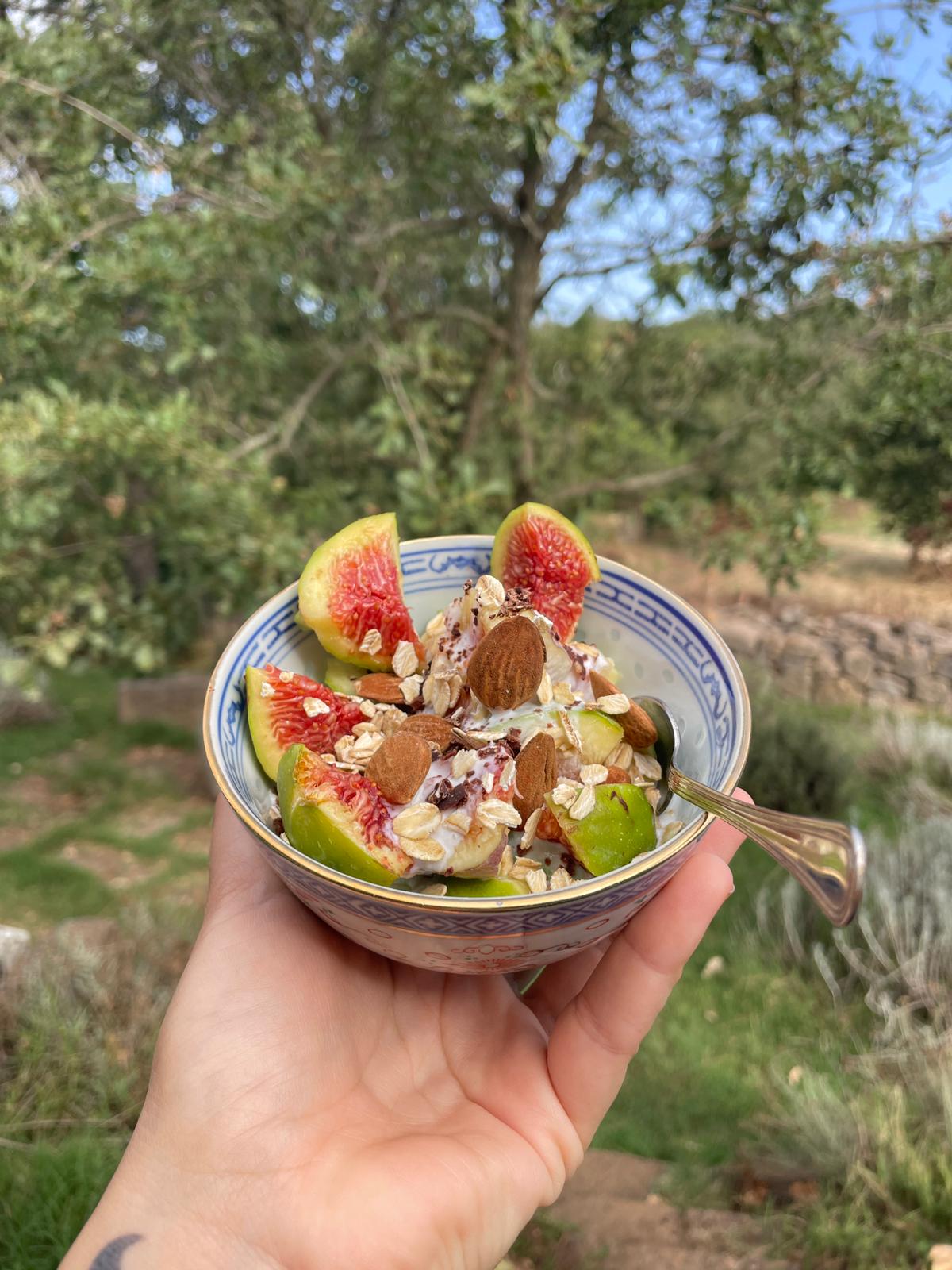 Yogaurlaub auf Sardinien mit reichhaltigem Essen